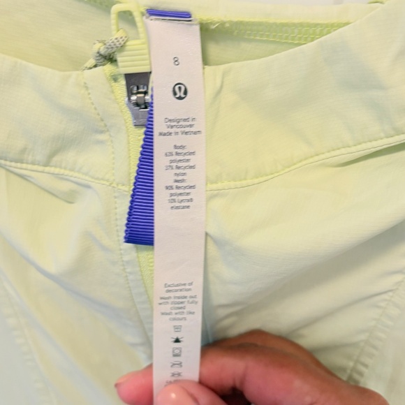 Lululemon lightweight windbreaker - Picture 4 of 5